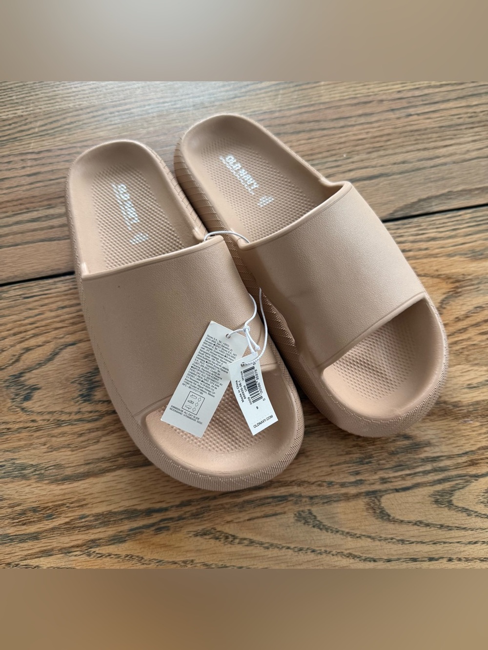 Old Navy women’s tan slides size 9 NWT